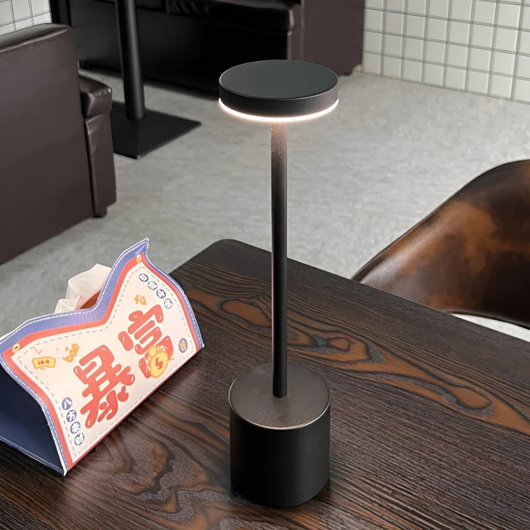 Draadloze Retro Tafellamp | Oplaadbare LED Lamp met Vintage Design voor Woonkamer of Nachtkastje – RetroGlow Lamp